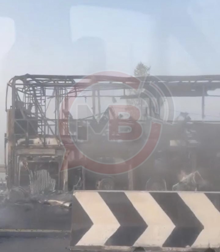 Autobús de ADO se incendia en caseta de Cuapiaxtla; sin lesionados