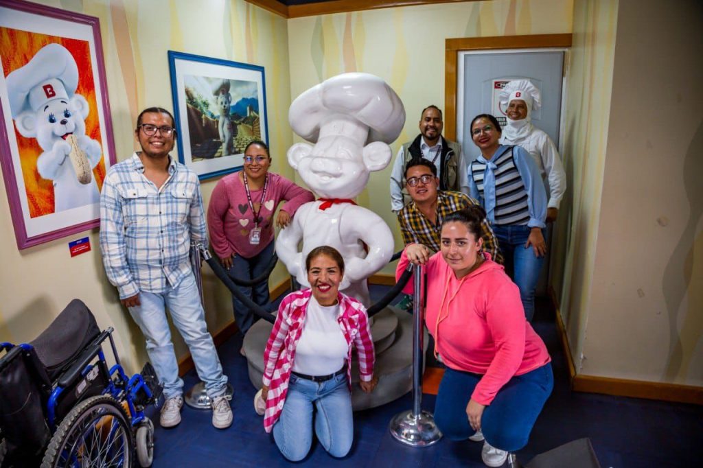 VISITAN USUARIAS Y USUARIOS DEL CMERI FÁBRICA DE GRUPO BIMBO