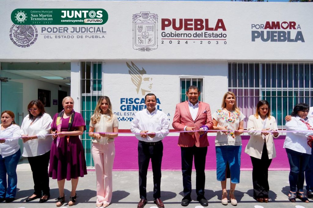 Gobernador Alejandro Armenta y Presidente Municipal Juan Manuel Alonso inauguraron la casa Carmen Serdán