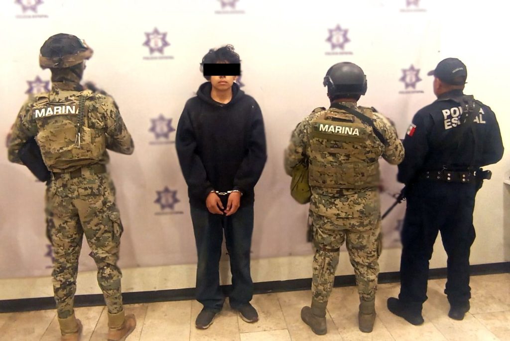 Frustran Policía Estatal y Marina robo de tractocamión.