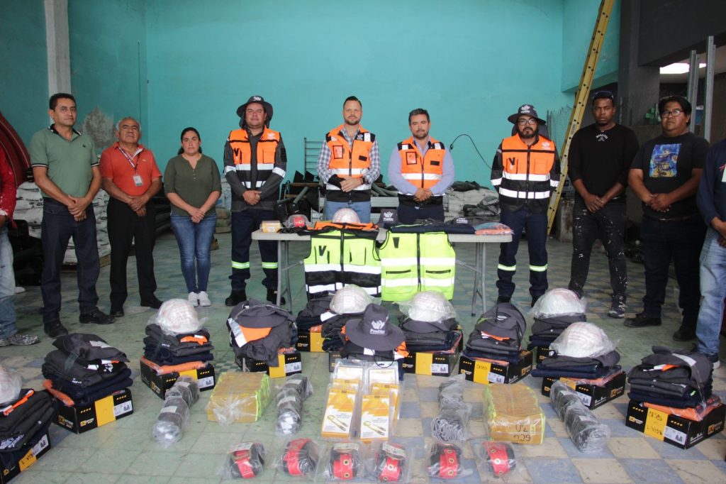 Entregó Gobierno de la Ciudad uniformes a personal operativo de la Secretaría de Movilidad e Infraestructura