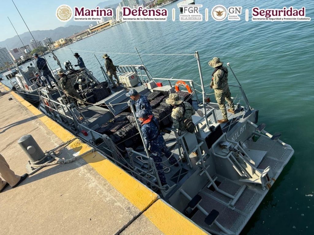 Gabinete de Seguridad decomisa mil 500 kilogramos de cocaína frente a las costas de Jalisco