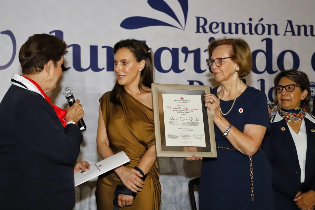 Recibe MariElise Budib el nombramiento como presidenta honoraria del Voluntariado de Damas de la Cruz Roja Mexicana