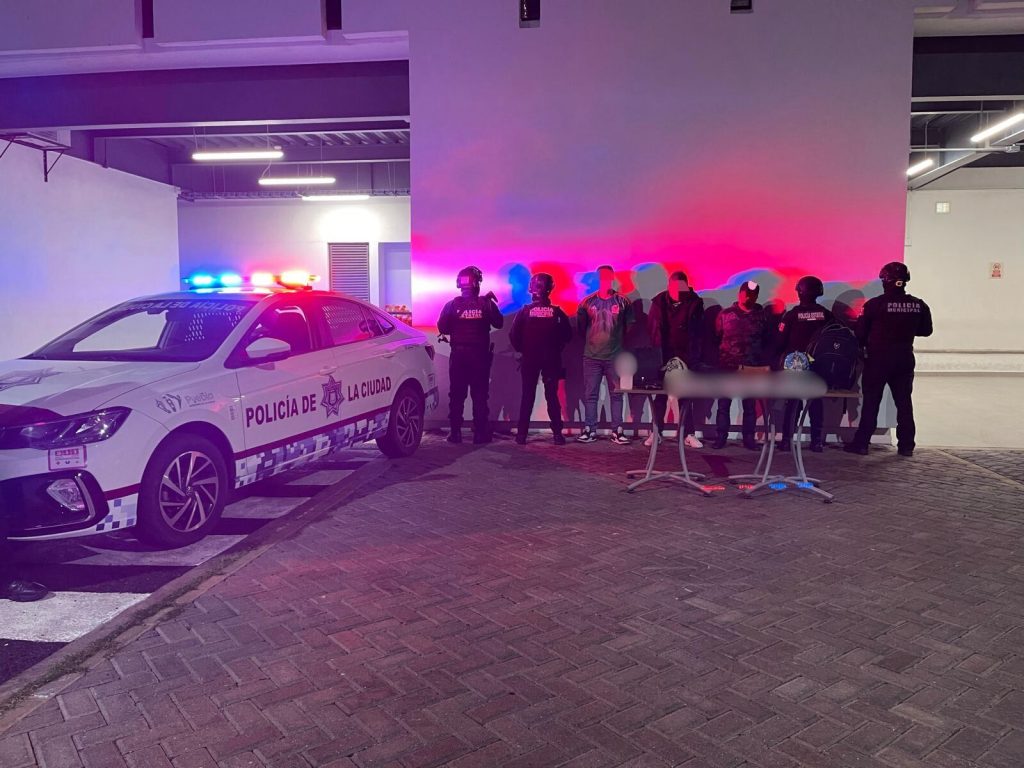 La policía de la ciudad detuvo a tres personas por robo con violencia a establecimiento de comida