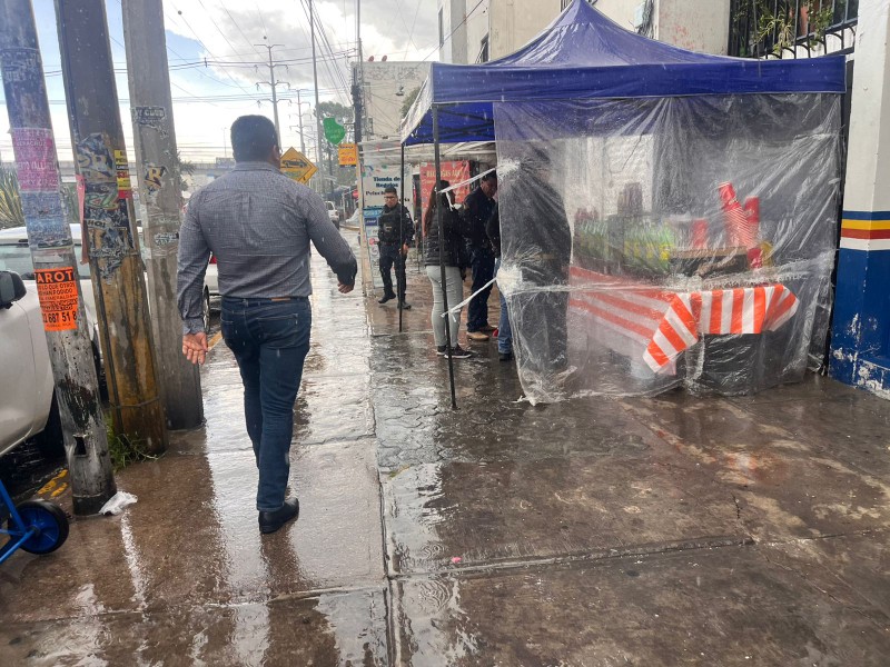 Retiran negocios por venta de alcohol en vía pública