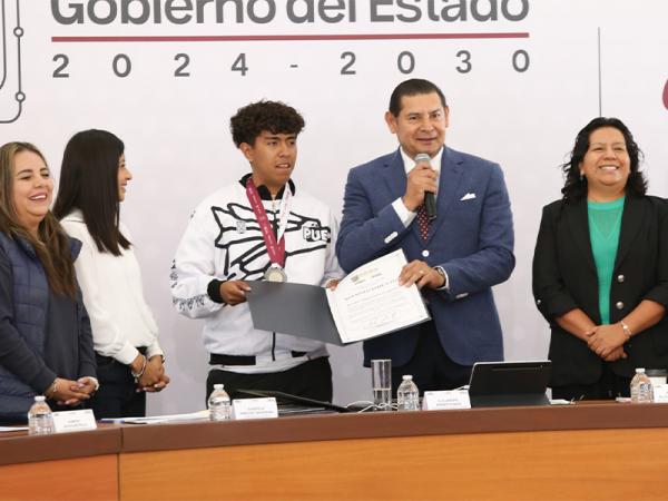 Gobierno del Estado reconoce logros deportivos en la CONADE