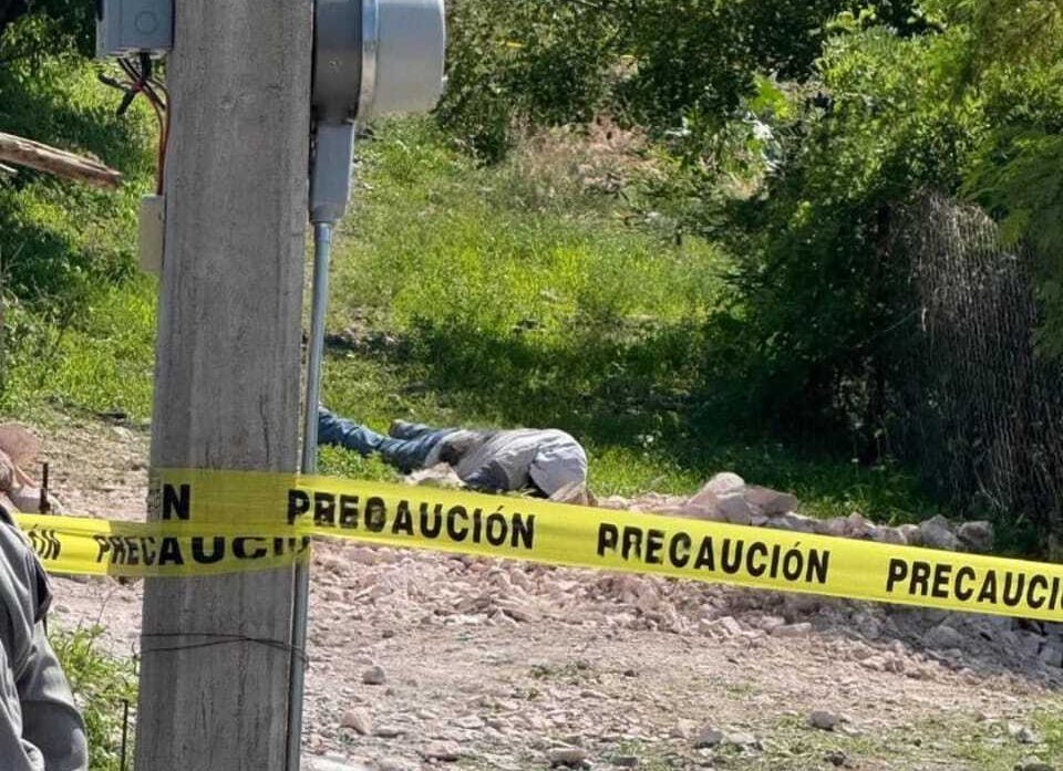 Atacan a balazos a tres albañiles en Chietla; uno muere y dos resultan lesionados