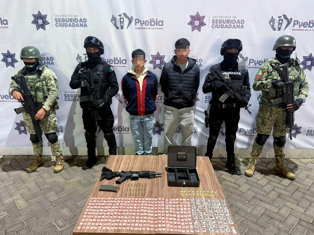 Resultado de la coordinación interinstitucional, detiene SSC a dos presuntos narcomenudistas en posesión de un arma larga