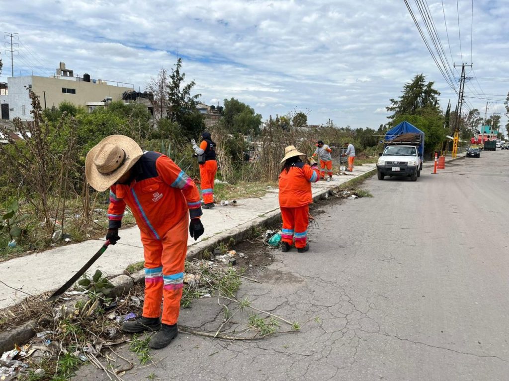 Mantiene Gobierno de la Ciudad trabajos de limpieza urbana en la capital
