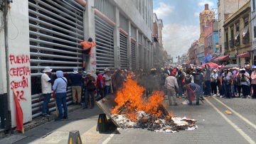 Maestros de la CNTE incendian instalaciones del SNTE