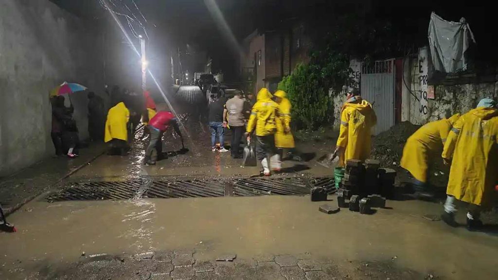 Tromba inunda las principales calles de Atlixco
