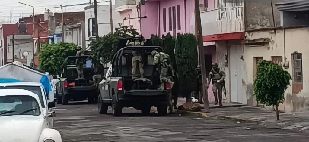 Dejan cadáver con mensaje en colonia La Loma