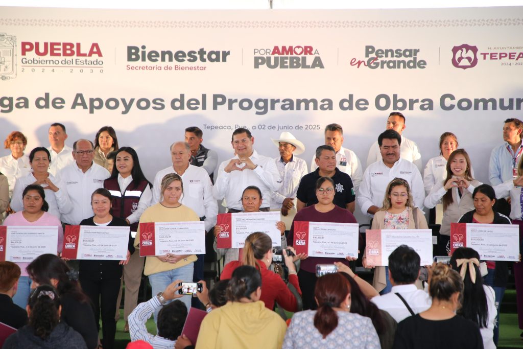 En Tepeaca, Alejandro Armenta entrega más de 7 mdp en obra comunitaria