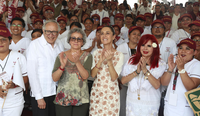 Este programa y ustedes van a hacer historia en México y el mundo: Presidenta en asamblea de Salud Casa por Casa en Campeche