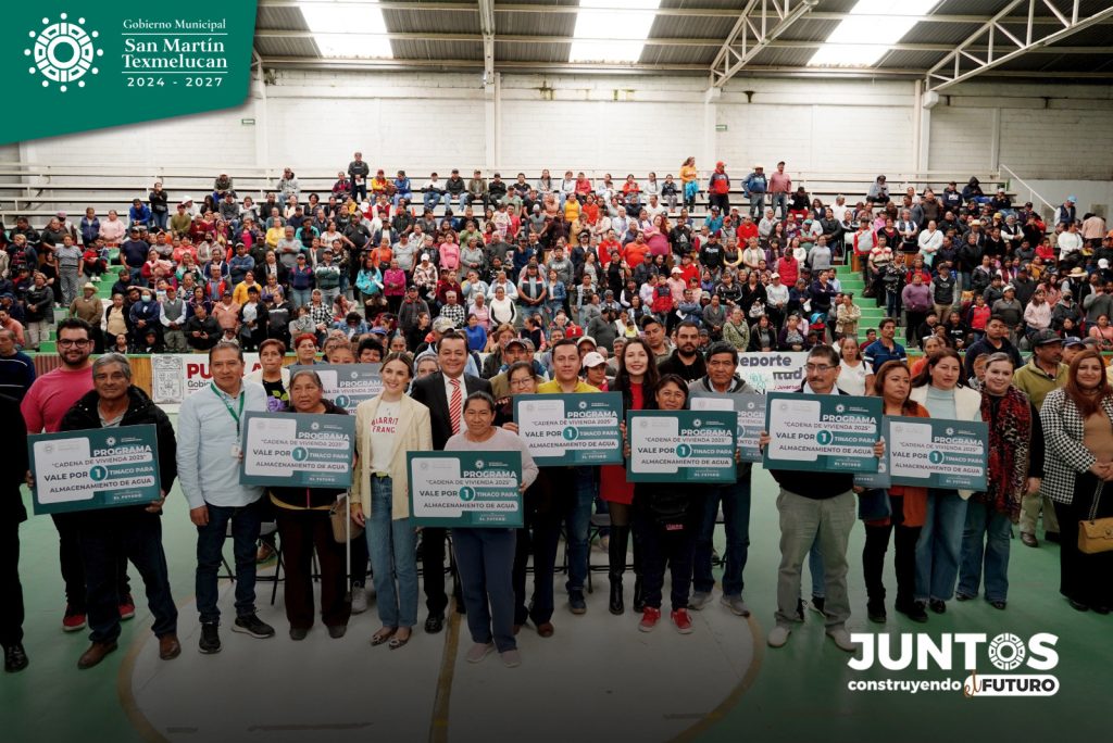 El presidente municipal Juan Manuel Alonso entrega más de 550 tinacos a familias texmeluquenses como parte del programa “Cadena de vivienda 2025”