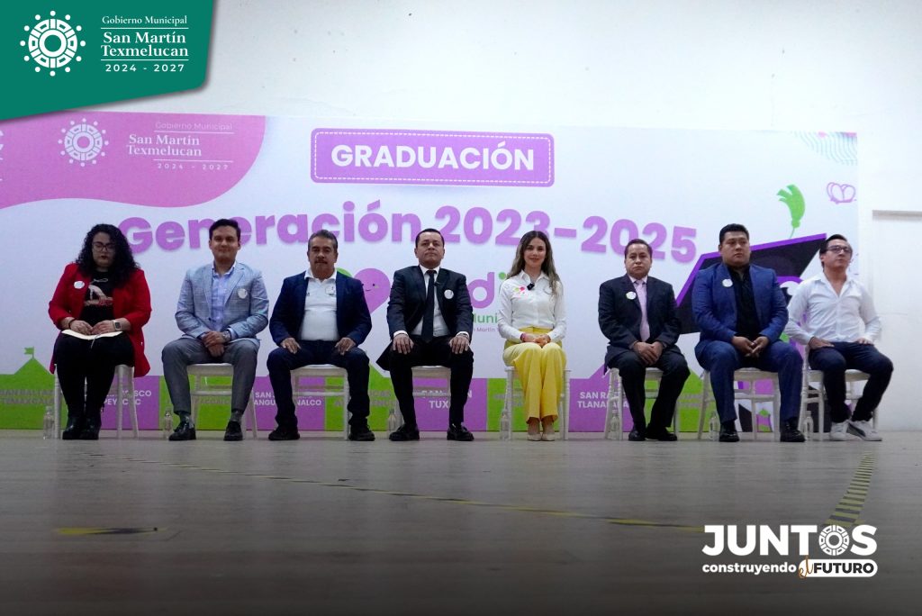 Presidenta del DIF Municipal, Karla González, encabeza ceremonia de graduación de los CAIC´S de Texmelucan