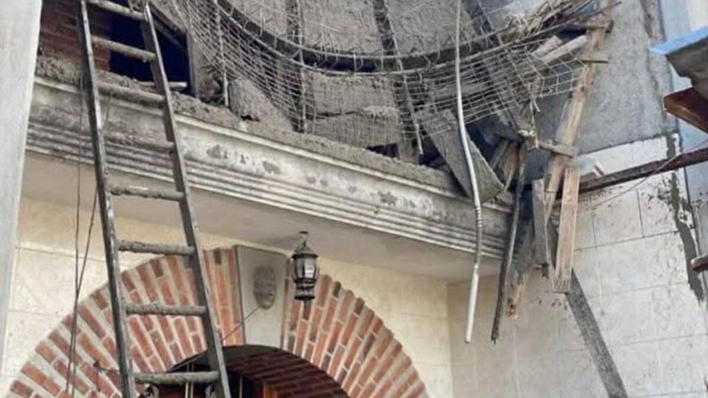 Colapsa obra en construcción en Tres Cruces; tres albañiles resultaron heridos.