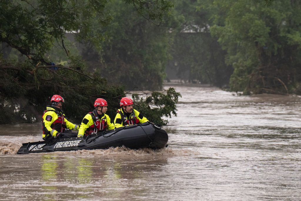 Al menos 24 muertos y más de 20 menores desaparecidos por inundaciones en Texas