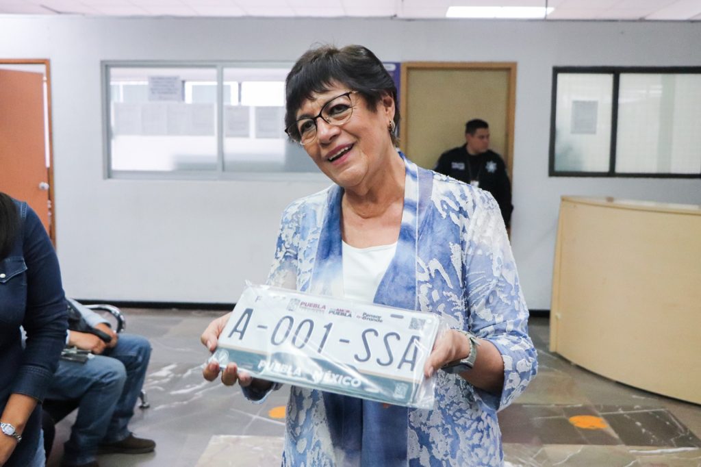 Por seguridad y certeza, inicia el reemplacamiento del transporte público en Puebla