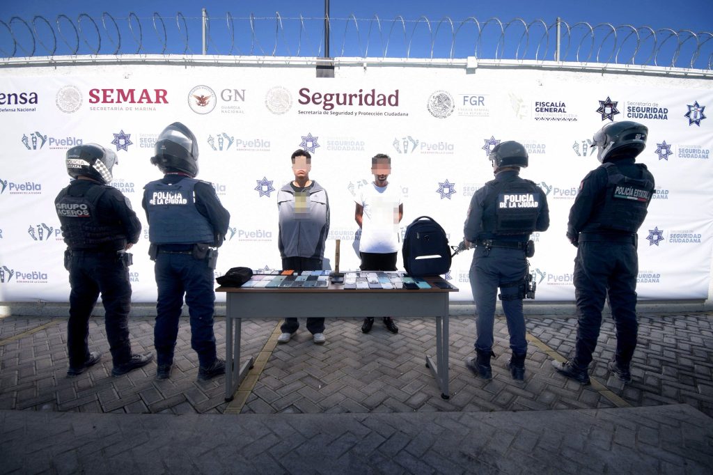 En reacción inmediata, Policías de la Ciudad, detienen a dos presuntos asaltantes de tiendas departamentales