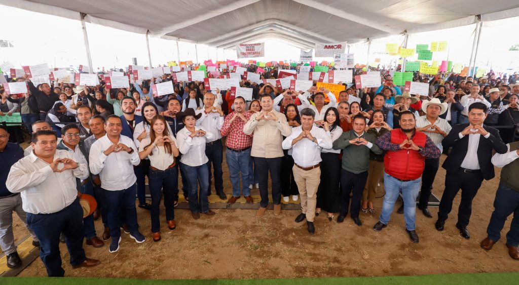 Gobierno de Puebla cumple un sueño: 27 módulos de maquinaria, drones y tractores