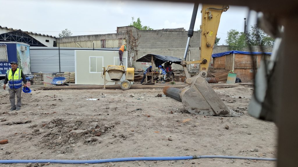 Hallan restos humanos en obra en construcción cerca de Paseo de la Reforma en CDMX