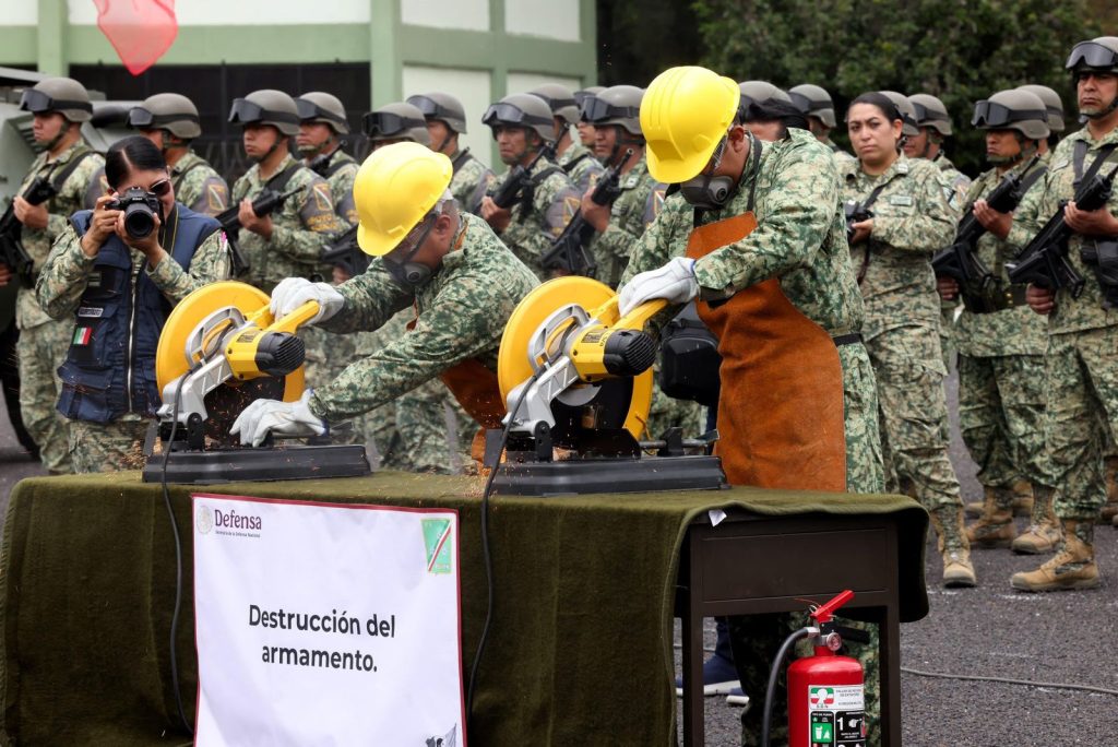 Ejército destruye 1,214 armas decomisadas en operativos