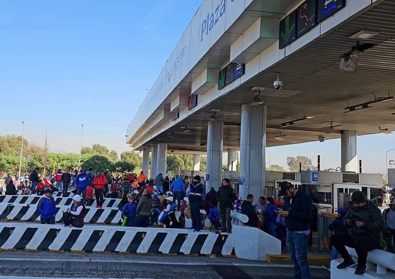 Manifestantes toman la caseta de San Marcos en la México–Puebla; permiten paso libre a automovilistas