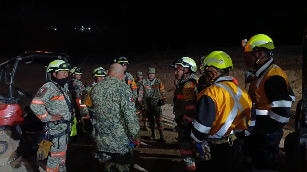 MÁS DE 300 ELEMENTOS REALIZAN LABORES ININTERRUMPIDAS DE RESCATE DE CUATRO MINEROS EN SINALOA