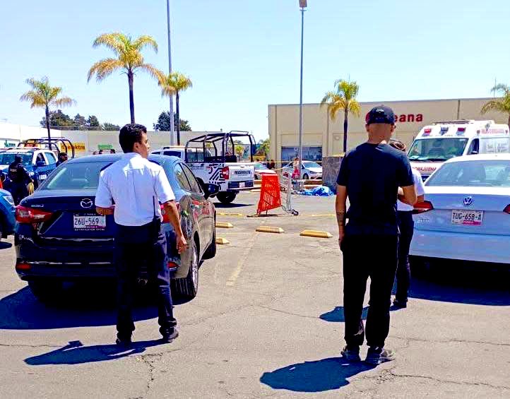 Muere trabajador tras caída en estacionamiento de Cruz del Sur