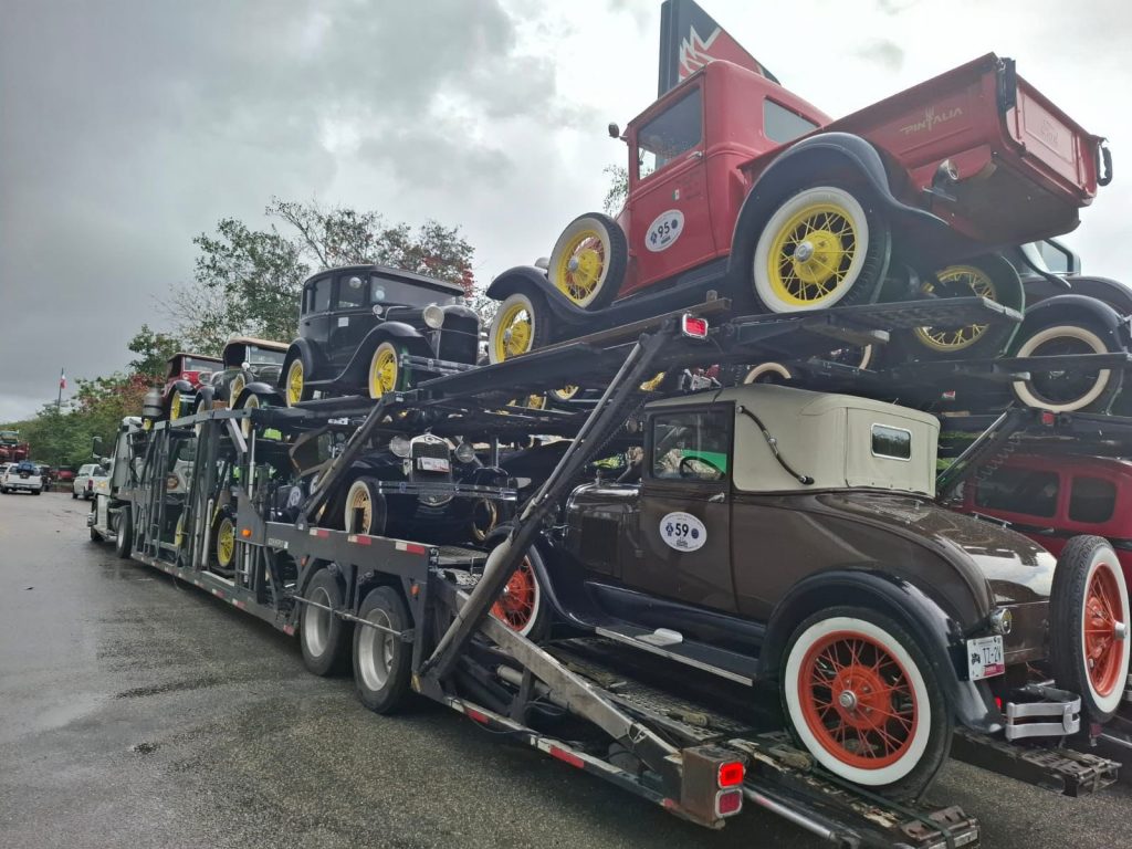 Recuperan nodriza con autos de colección tras operativo en Tecamachalco