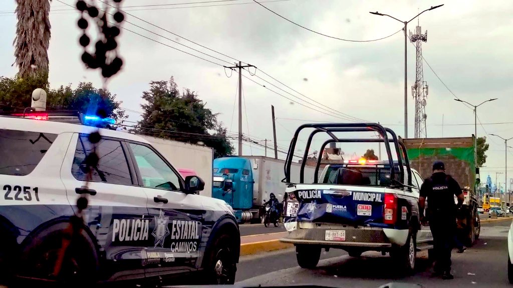 Detienen a hombre tras persecución en Juan C. Bonilla; habría agredido a una mujer y dañado una patrulla
