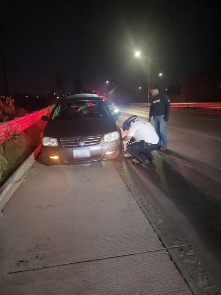 La SSP informa que brindó atención oportuna a las personas que presentaron afectaciones en los neumáticos de sus vehículos, al circular sobre el Periférico Ecológico