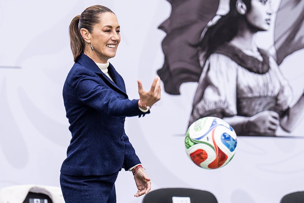 Sheinbaum anuncia concurso para que mujeres jóvenes ganen boleto a inauguración del Mundial 2026