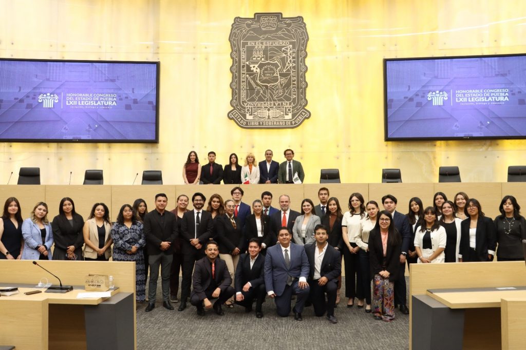 Encabeza el diputado Mauricio Céspedes Taller de Técnica Parlamentaria con jóvenes