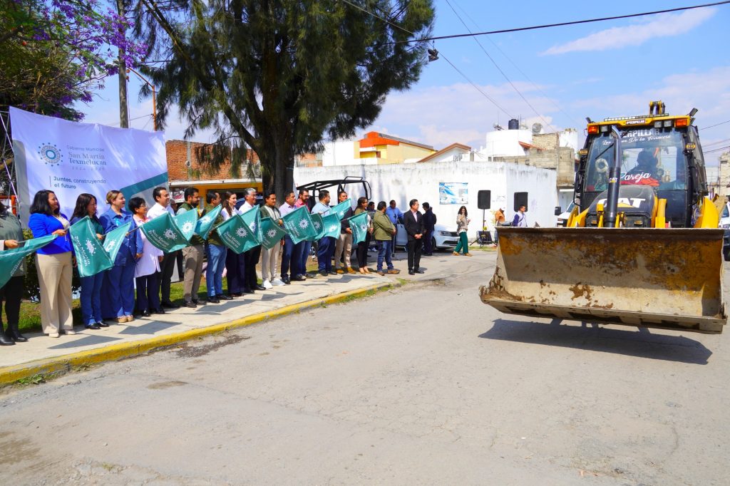 INICIA REHABILITACIÓN DE DRENAJE SANITARIO Y RED DE AGUA POTABLE EN CALLE COFRE DE PEROTE EN TEXMELUCAN