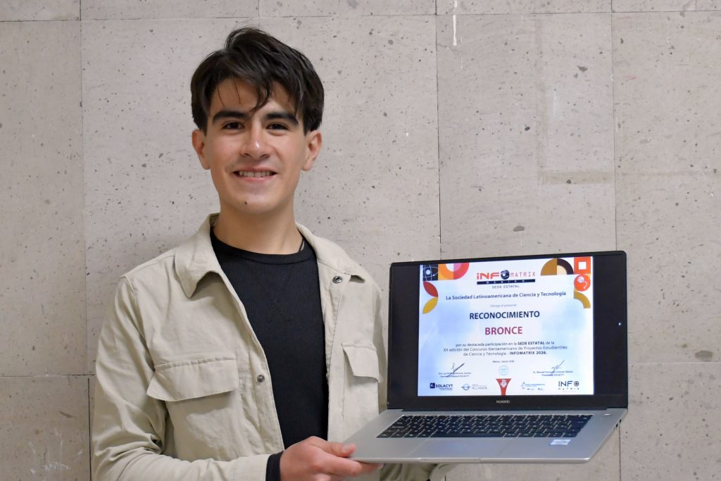 Estudiante gana medalla de bronce en Infomatrix Puebla 2026