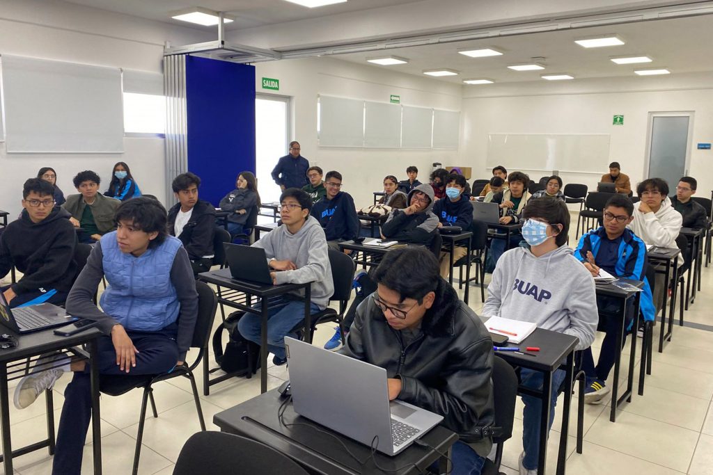 Participa B5M de la BUAP en clase maestra internacional sobre Física de partículas