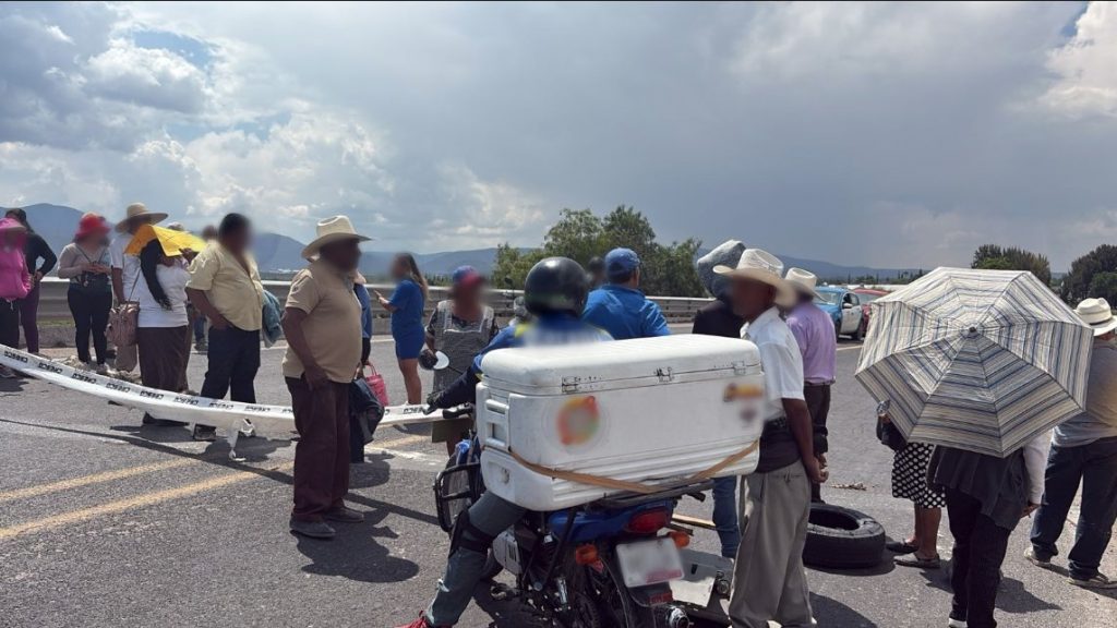 Campesinos bloquearon la súper carretera Cuacnopalan–Oaxaca a la altura de la caseta 76