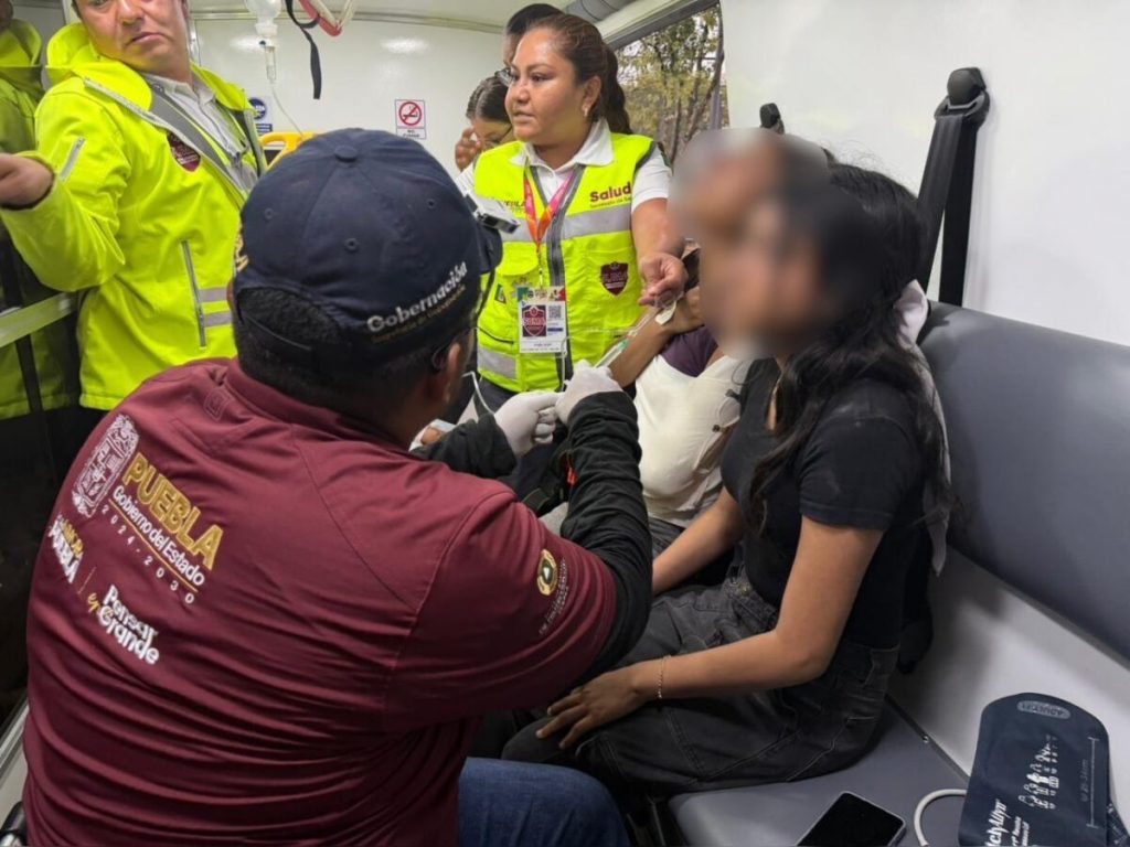 Caída de estructura en la Feria de Puebla deja dos mujeres lesionadas