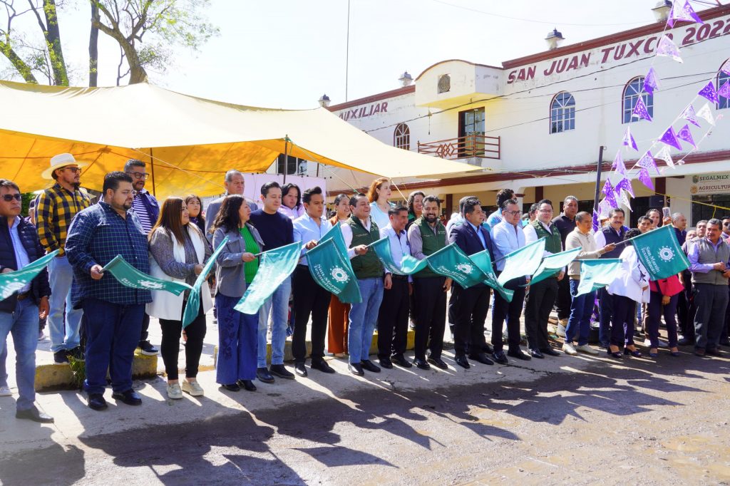 TRAS 17 AÑOS DE ABANDONO, GOBIERNO DE JUAN MANUEL ALONSO INICIÓ PAVIMENTACIÓN DE LA CARRETERA DE SAN JUAN TUXCO