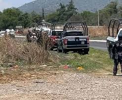 Hallan a dos hombres sin vida dentro de un vehículo en la carretera Tehuacán-Orizaba