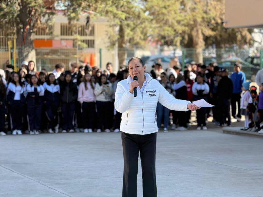 Mujeres saben hacer más con menos en Obra Comunitaria: Laura Artemisa