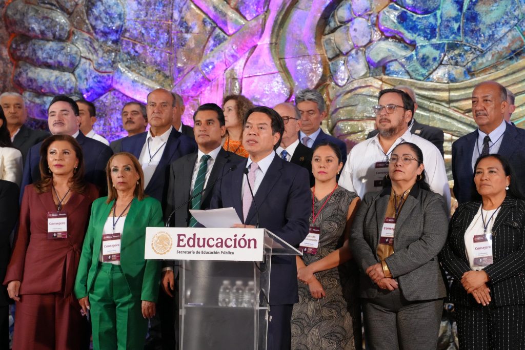Acuerdan SEP y autoridades educativas estatales mantener el calendario escolar 2025-2026 vigente