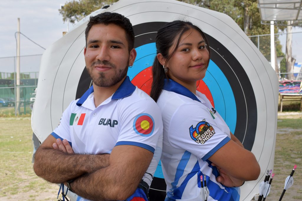 Destacan estudiantes BUAP en competencia internacional de tiro con arco