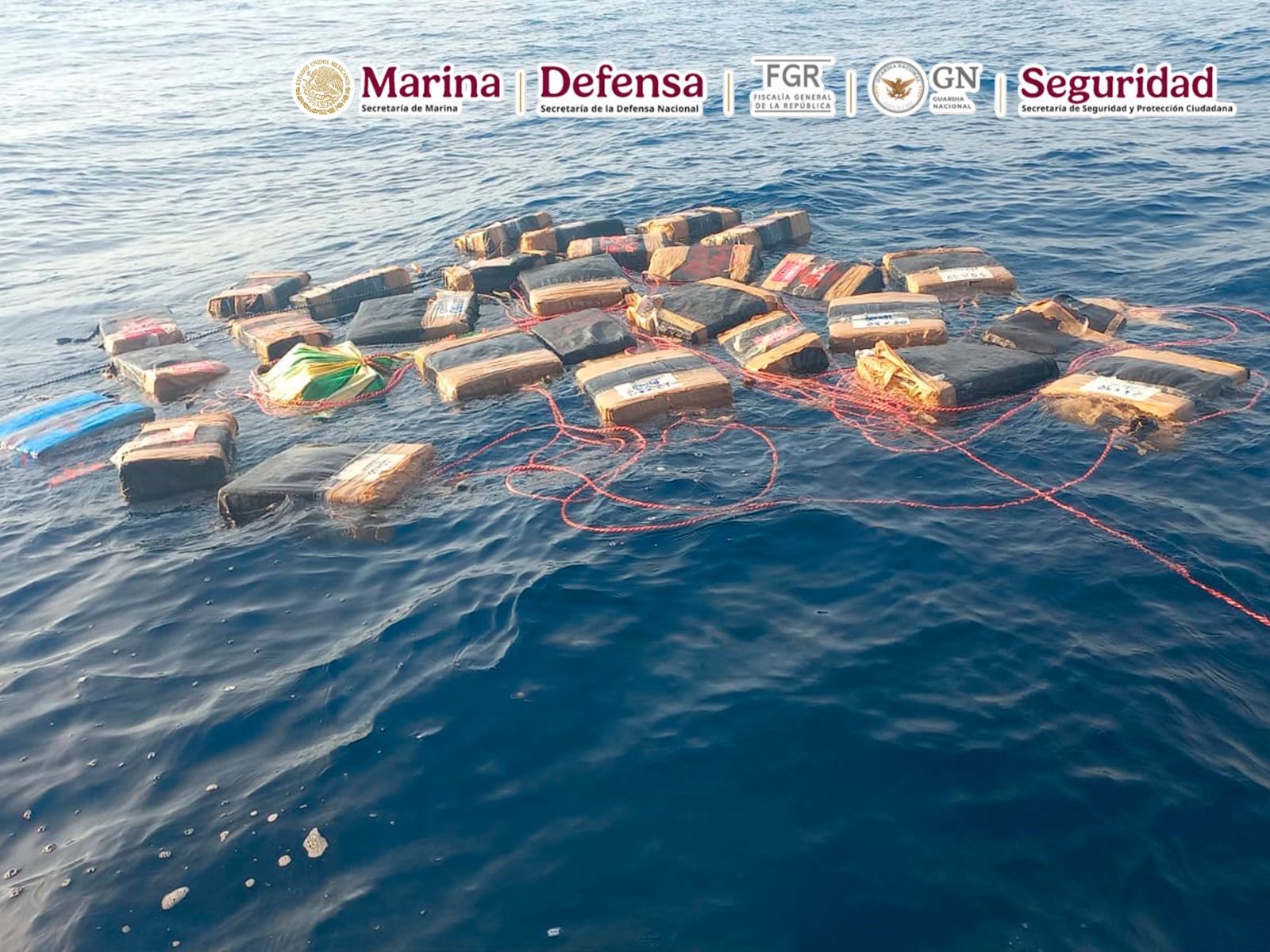 EN AGUAS DEL GOLFO DE TEHUANTEPEC, LA MARINA ASEGURA DOS TONELADAS DE COCAÍNA