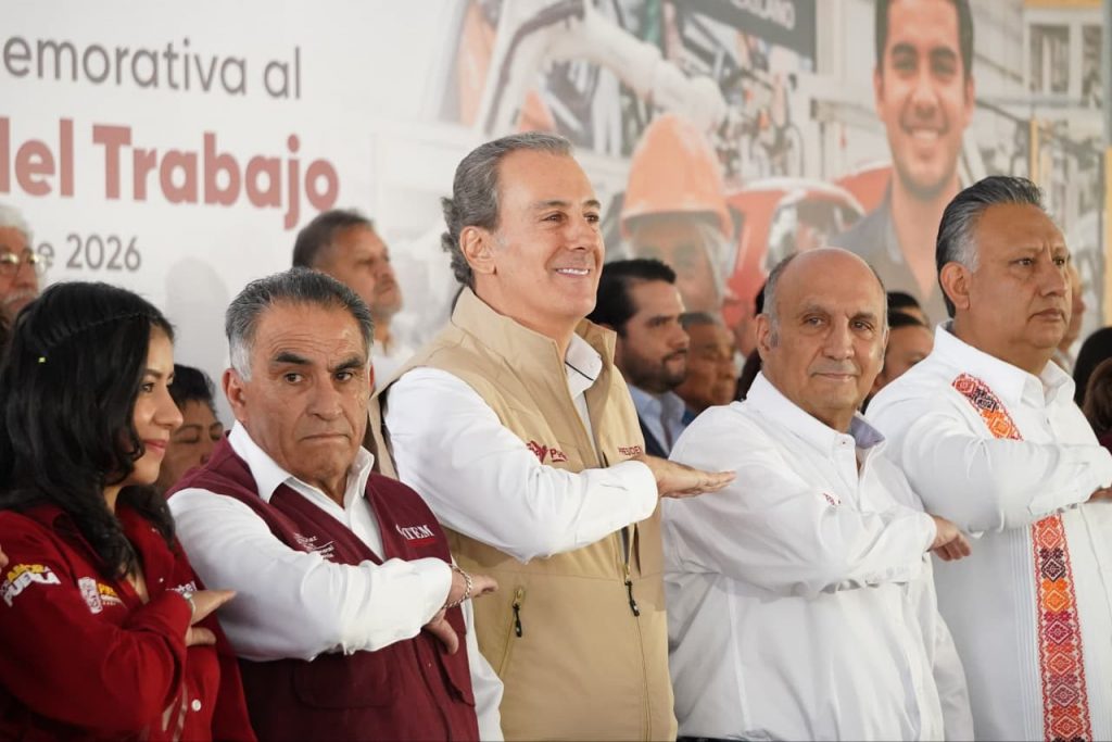 Pepe Chedraui participa en ceremonia cívica por el Día Internacional del Trabajo