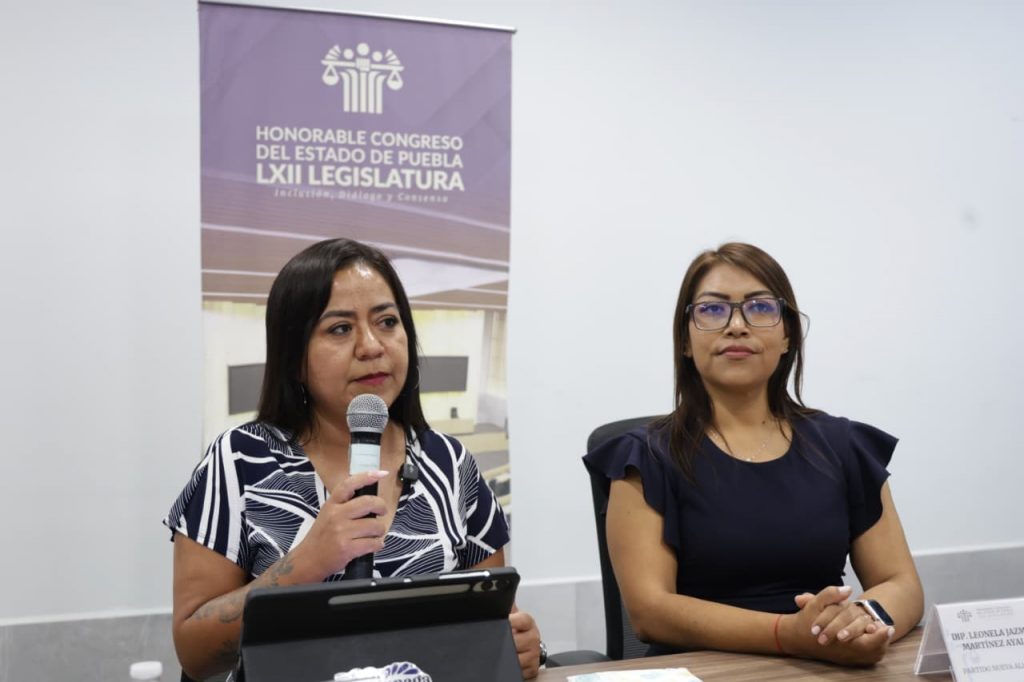 Congreso de Puebla instala dispensadores de toallas femeninas, anuncia la diputada Celia Bonaga