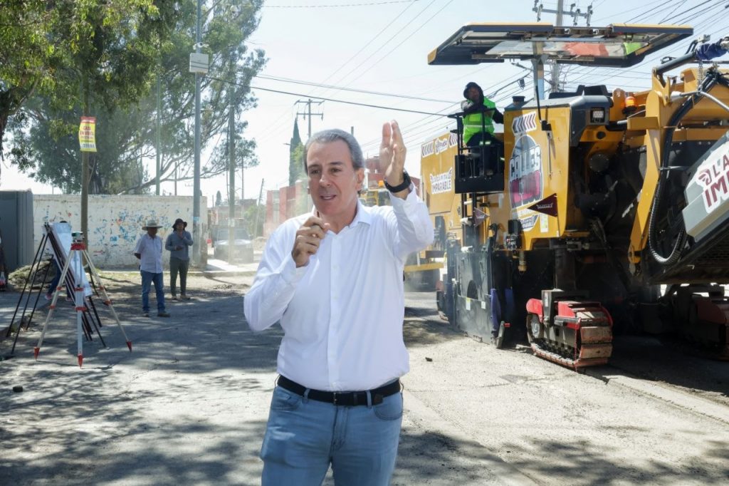 Supervisa Pepe Chedraui intervención del Tren Capitalino de Pavimentación en la colonia Vicente Guerrero