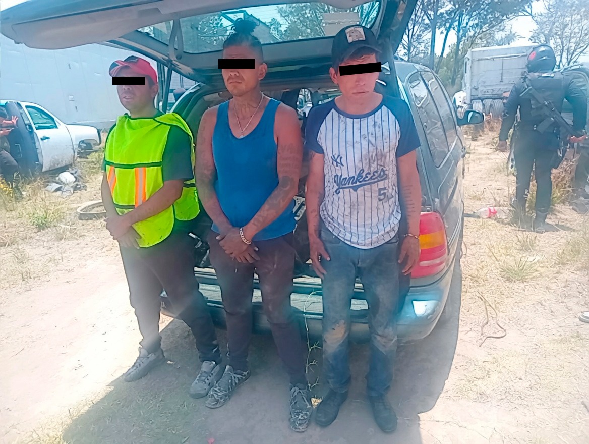 POLICÍA DE TEXMELUCAN ASEGURA A TRES SUJETOS PRESUNTAMENTE RELACIONADOS CON ROBO DE AUTOPARTES